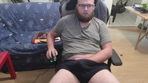 Julcs online show from December 20, 2024, 1:33 pm