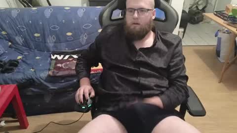 Julcs online show from December 22, 2024, 4:06 pm