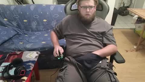 Julcs online show from January 10, 2025, 7:43 pm