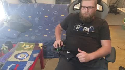 Julcs online show from January 21, 2025, 2:37 pm