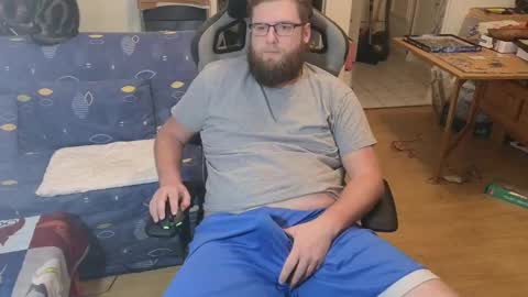 Julcs online show from February 6, 2025, 6:24 pm