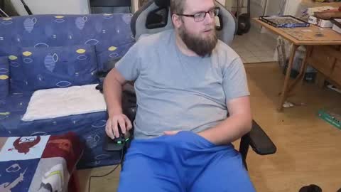 Julcs online show from February 7, 2025, 6:34 pm