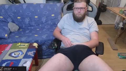 Julcs online show from March 4, 2025, 7:01 pm