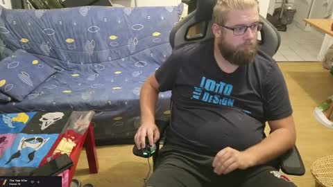 Julcs online show from October 12, 2025, 5:56 pm