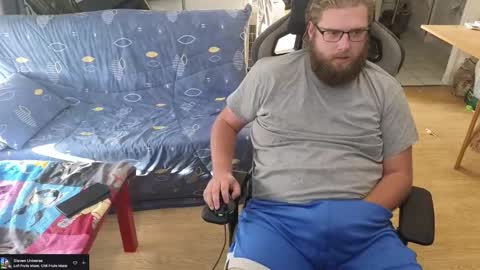 Julcs online show from October 21, 2025, 2:29 pm