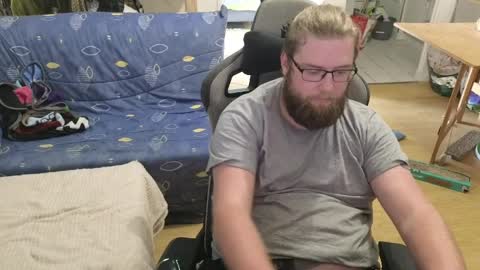 Julcs online show from April 9, 2026, 5:18 pm