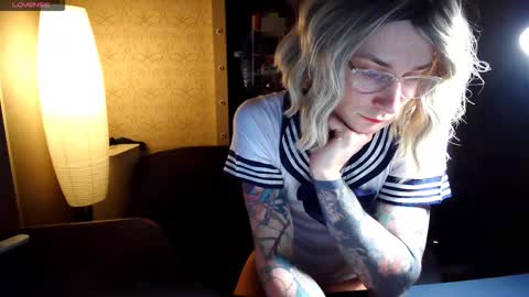 Julia online show from December 16, 2025, 6:13 pm