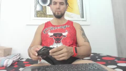 Snapshot of juleslatin122 chatting on January 23, 2025, 12:09 pm Jules online show from January 23, 2025, 12:09 pm