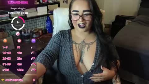 Snapshot of julesssnextdoor chatting on September 12, 2025, 4:23 am Julesss online show from September 12, 2025, 4:23 am