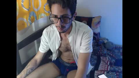 Julfigo online show from May 4, 2026, 5:53 pm