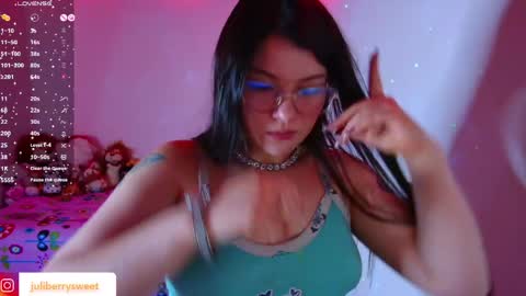 Juliana online show from May 14, 2026, 3:13 am