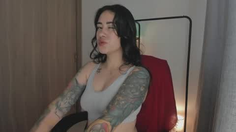Juli Modelo Independiente online show from May 5, 2026, 6:27 pm