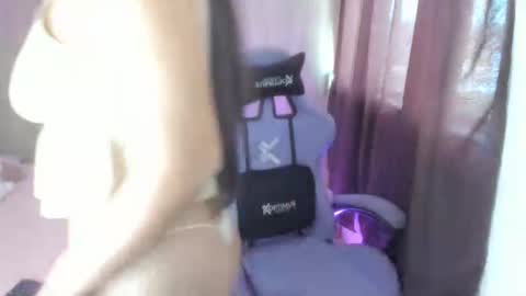 juli_santos_22 online show from May 23, 2026, 2:32 pm