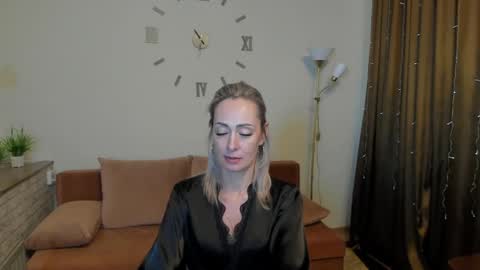 julia__cherry_ online show from December 29, 2024, 11:39 pm