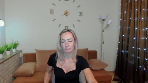 julia__cherry_ online show from January 7, 2025, 4:18 am