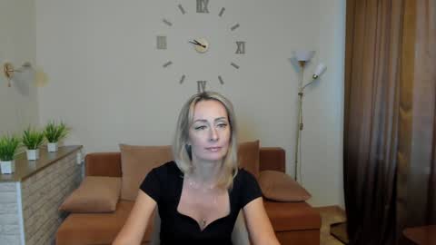 julia__cherry_ online show from January 24, 2025, 12:10 pm