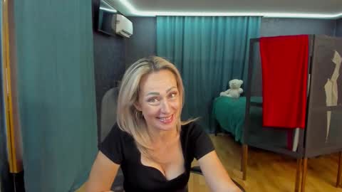 Snapshot of julia__cherry_ chatting on September 21, 2025, 2:19 pm julia__cherry_ online show from September 21, 2025, 2:19 pm