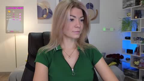 Cute online show from February 6, 2025, 3:09 pm