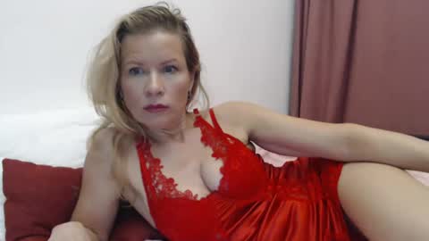 Snapshot of julia_giulia chatting on February 5, 2025, 1:04 am julia_giulia online show from February 5, 2025, 1:04 am