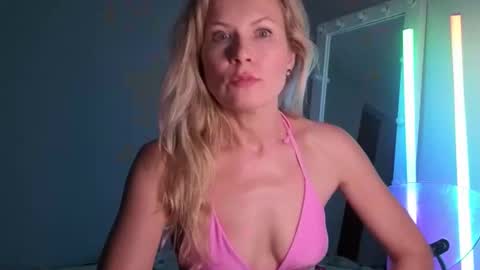 Snapshot of julia_giulia chatting on September 14, 2025, 12:43 am julia_giulia online show from September 14, 2025, 12:43 am