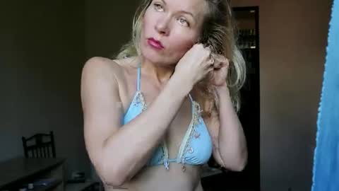 Snapshot of julia_giulia chatting on October 6, 2025, 10:23 am julia_giulia online show from October 6, 2025, 10:23 am