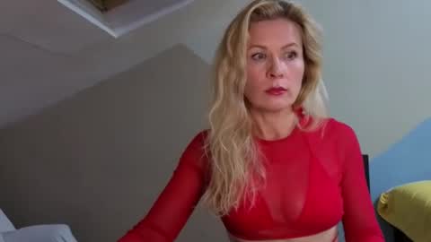 Snapshot of julia_giulia chatting on October 25, 2025, 4:57 pm julia_giulia online show from October 25, 2025, 4:57 pm
