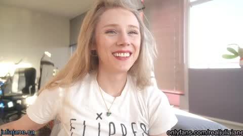 Snapshot of julia_jane chatting on April 7, 2026, 1:06 am Julia Jane online show from April 7, 2026, 1:06 am