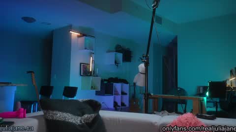 Snapshot of julia_jane chatting on April 16, 2026, 2:56 am Julia Jane online show from April 16, 2026, 2:56 am