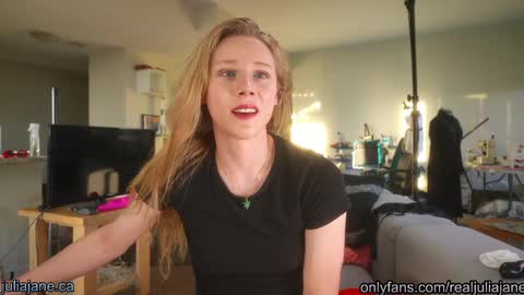 Snapshot of julia_jane chatting on May 6, 2026, 2:08 am Julia Jane online show from May 6, 2026, 2:08 am