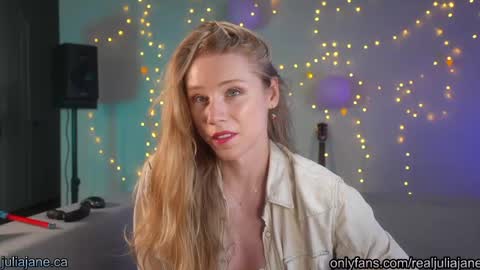 Snapshot of julia_jane chatting on May 28, 2026, 2:20 am Julia Jane online show from May 28, 2026, 2:20 am