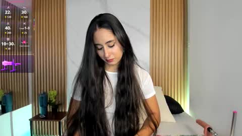 J U L IA   M A R T I N E Z online show from February 25, 2026, 11:42 am