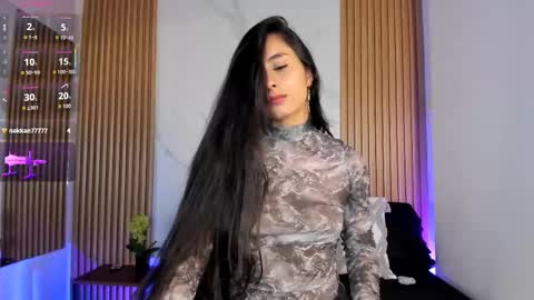 J U L IA   M A R T I N E Z online show from March 13, 2026, 11:28 am