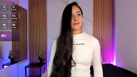 J U L IA   M A R T I N E Z online show from March 16, 2026, 11:47 am