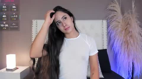 J U L IA   M A R T I N E Z online show from June 18, 2026, 11:36 am