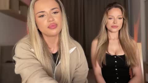 Julia R Le online show from November 3, 2025, 8:43 pm