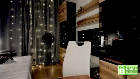 julia_t_mog online show from July 2, 2026, 9:10 pm