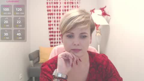 Julia online show from February 10, 2025, 1:22 pm
