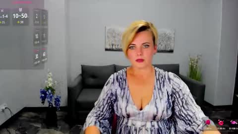 Julia online show from September 21, 2025, 12:29 pm