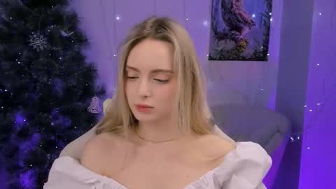 Julia online show from February 9, 2026, 1:48 pm