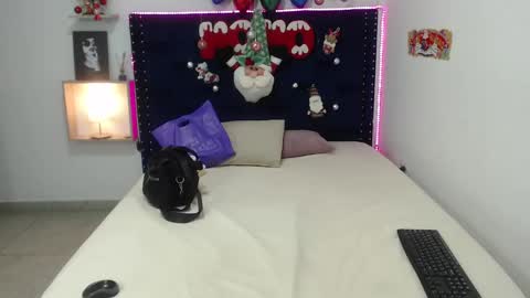 Julia online show from December 22, 2024, 11:11 am