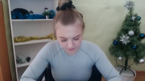 Snapshot of juliacrazy_ chatting on December 17, 2024, 10:12 am juliacrazy_ online show from December 17, 2024, 10:12 am