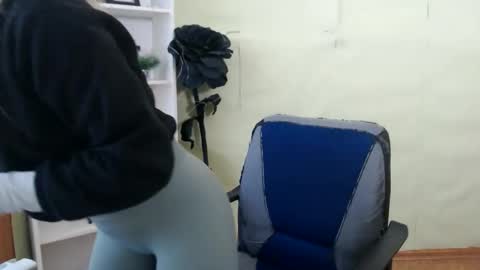 Snapshot of juliacrazy_ chatting on February 19, 2025, 6:22 am juliacrazy_ online show from February 19, 2025, 6:22 am