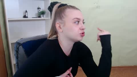 Snapshot of juliacrazy_ chatting on March 9, 2025, 5:55 am juliacrazy_ online show from March 9, 2025, 5:55 am