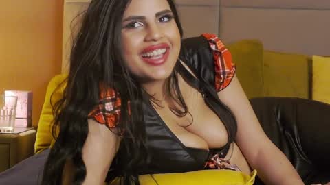 Julia online show from January 24, 2025, 11:26 am