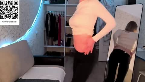 Kate online show from April 22, 2026, 6:42 pm