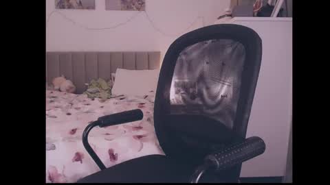 julialiones online show from September 22, 2025, 5:15 pm