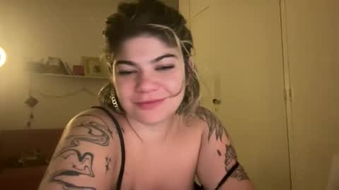 julialivre online show from September 10, 2025, 7:41 am