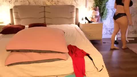 juliamillss online show from July 2, 2026, 12:10 am