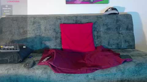 Julian independent model online show from January 9, 2026, 9:01 am