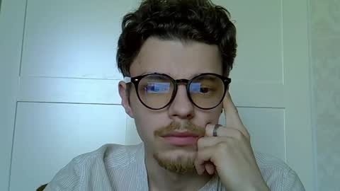 julian_velvet online show from May 23, 2026, 11:25 am